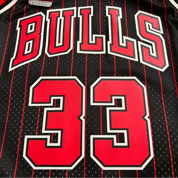 Scottie Pippen Chicago Bulls 1995-1996 Mitchell & Ness Black NBA Swingman Jersey - Picture 2 of 9